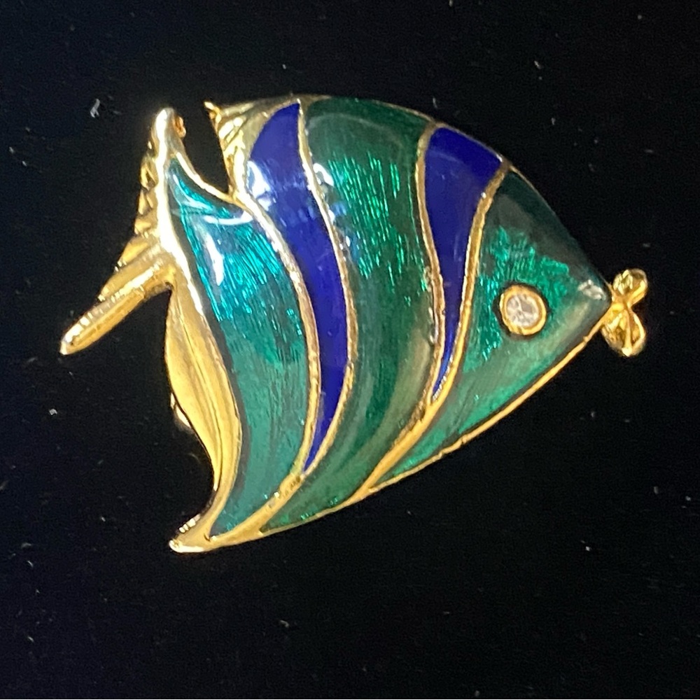 Enamel Blue, Gold Tone & Green Fish Brooch w/Crystal Eye & 2 Pairs of Earrings.